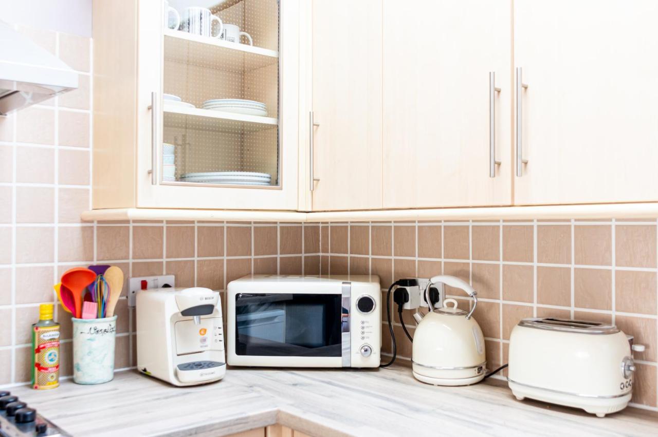 Spacious Split Level Flat In Great Location 포츠머스 외부 사진
