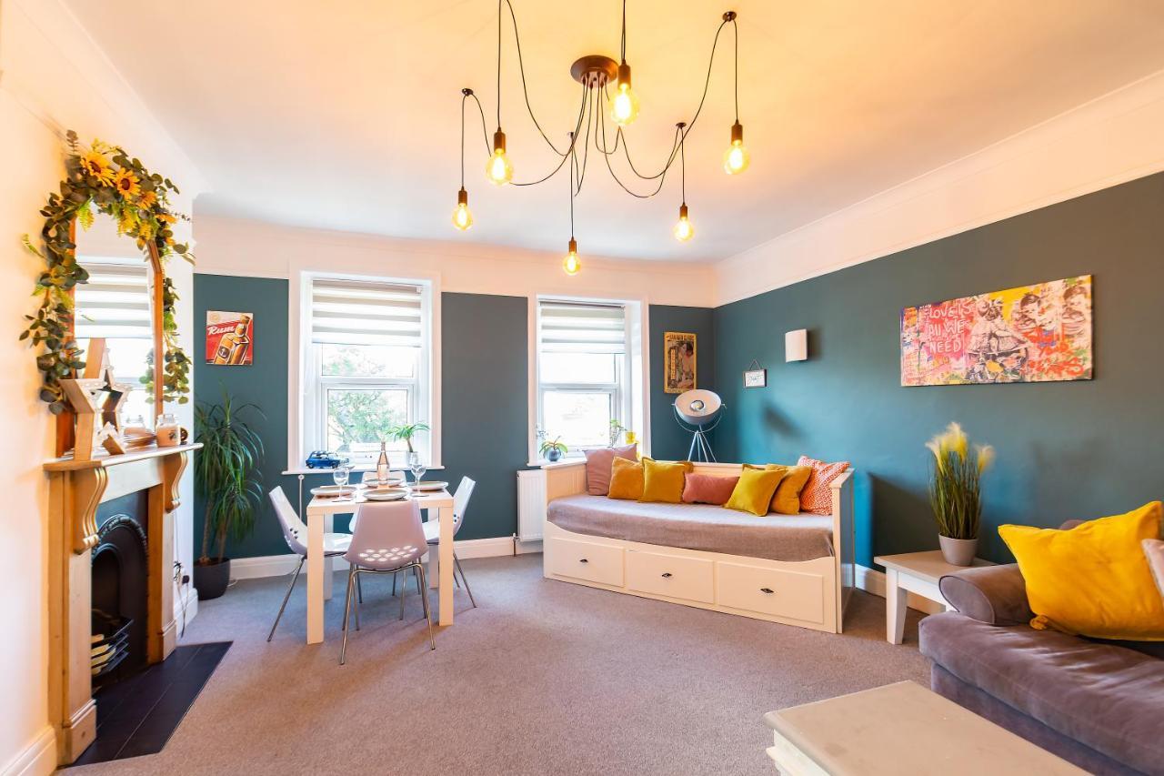 Spacious Split Level Flat In Great Location 포츠머스 외부 사진