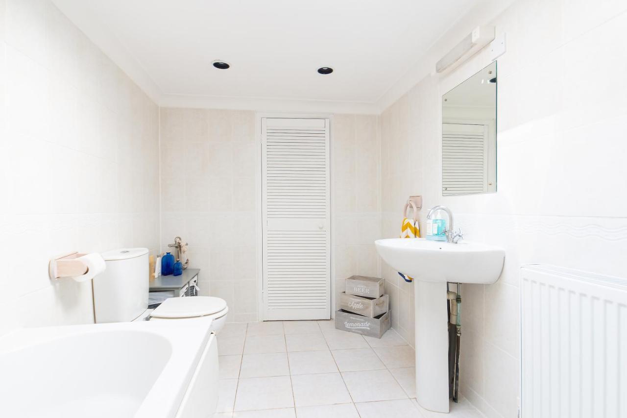 Spacious Split Level Flat In Great Location 포츠머스 외부 사진
